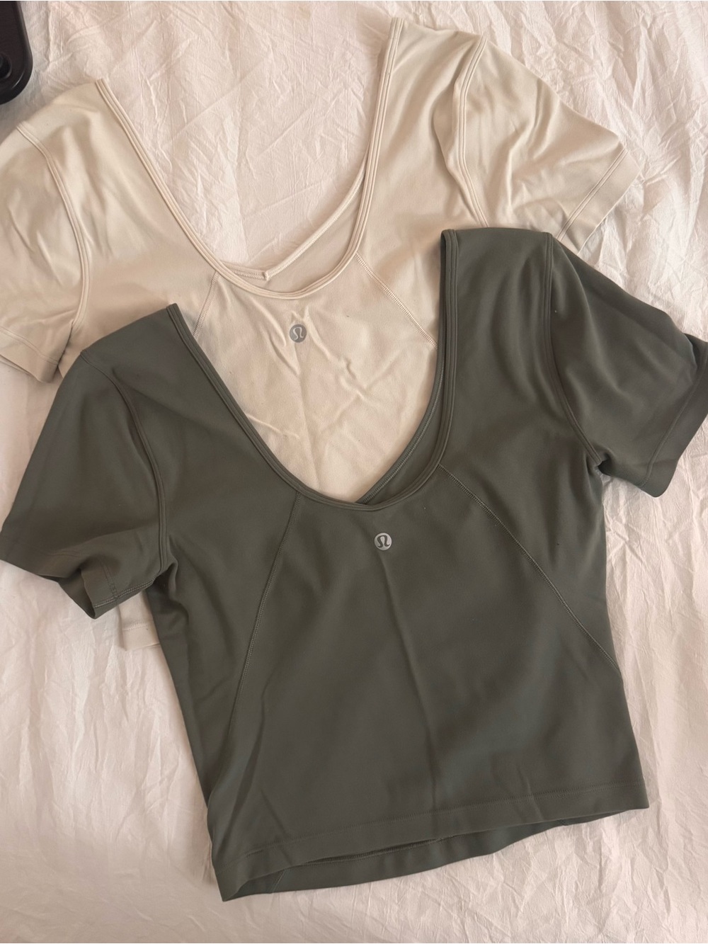 lululemon athletica Short Sleeve Scoop Neck Top - Olive Green & Cream